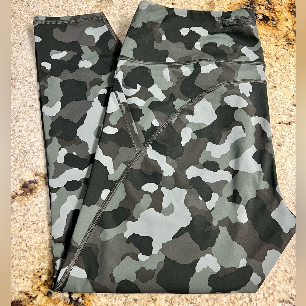 Athleta XL Lightning Camo